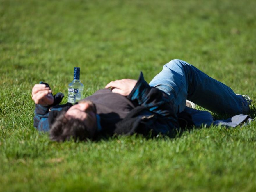 Hjælp en alkoholiker med den rette alkoholbehandling